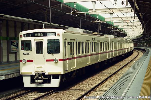 京王電鉄 新宿線 6735 （2001年6月1日撮影）