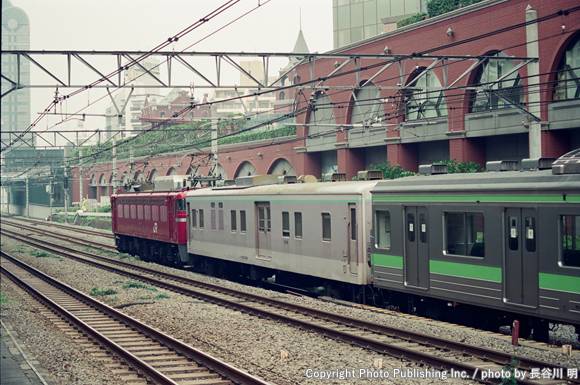 東日本旅客鉄道 山手貨物線 EF8117 （2002年8月1日撮影）
