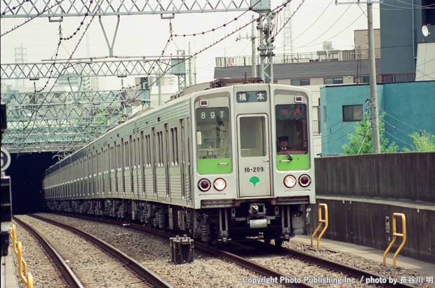 東京都交通局 新宿線 10-209 （2000年4月25日撮影）
